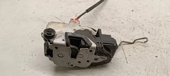 Opel Mokka X Rear door lock 13579548
