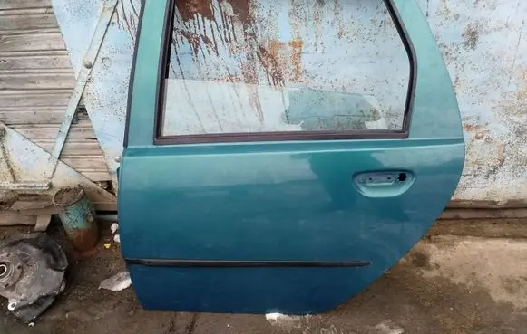 Fiat Punto (188) Rear door