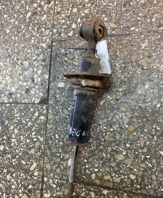 Nissan Pathfinder R51 Rear shock absorber/damper