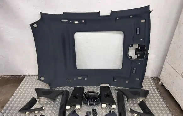 Maserati Levante Headlining set 06700968400