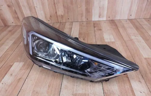 Hyundai Tucson TL Headlight/headlamp 92102D7600