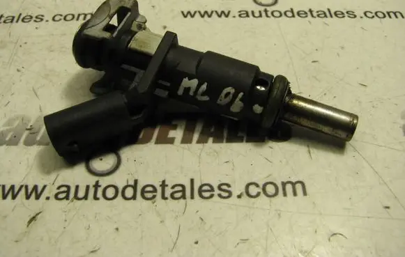 Mercedes-Benz ML W164 Fuel injector A2720780249