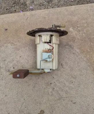 Mazda 323 In-tank fuel pump 101042780