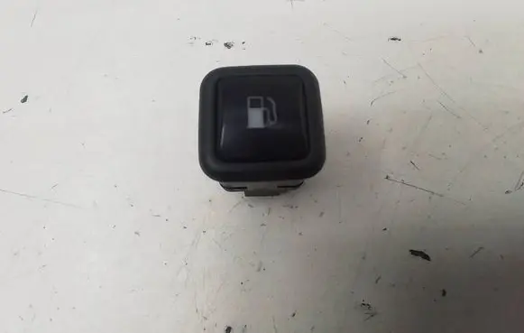 Volkswagen Golf IV Fuel tank opening switch 03000313