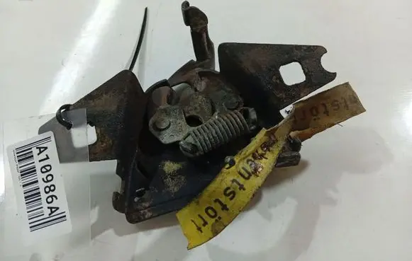 Volkswagen PASSAT B4 Engine bonnet/hood lock/catch 