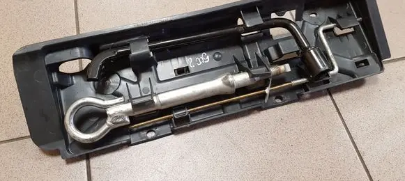 Peugeot 5008 Tool set 9687718577