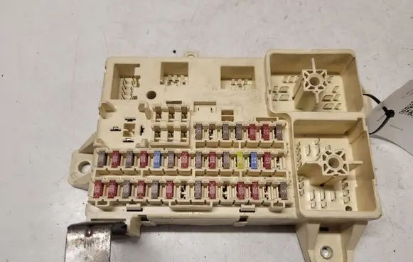 Jaguar S-Type Fuse module 6R8T14A067AA