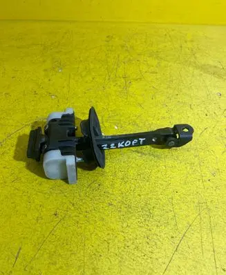 Opel Insignia A Rear door check strap stopper