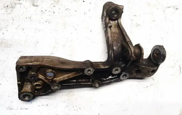 Skoda Octavia Mk2 (1Z) Engine mounting bracket 1k0199296 15.09.2003