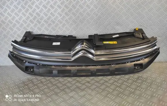 Citroen C3 Front bumper upper radiator grill 9812063477
