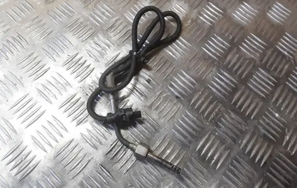 Mercedes-Benz E W212 Exhaust gas temperature sensor A0009057004