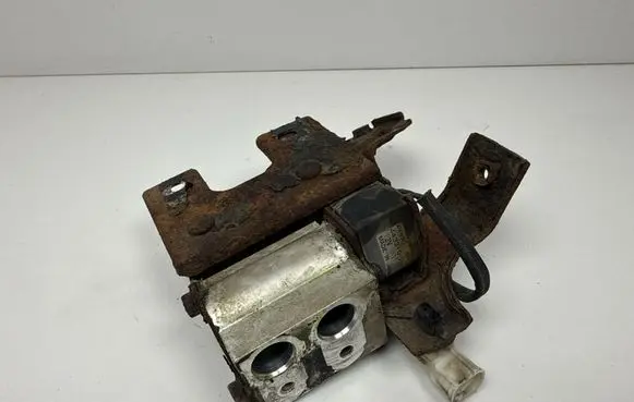 Subaru Legacy Air conditioning (A/C) expansion valve 4433101071