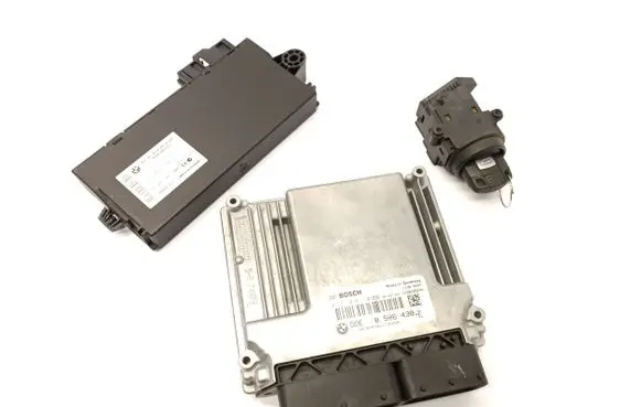 BMW 5 E60 E61 Engine ECU kit and lock set 8506438 030562320 0281016110