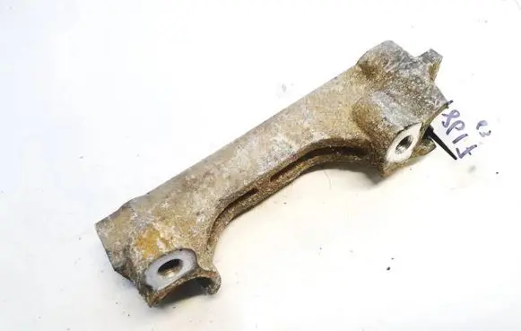 Toyota RAV 4 (XA30) Engine mounting bracket