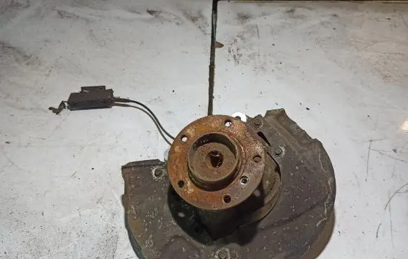 BMW 5 E60 E61 Front wheel hub 6760954