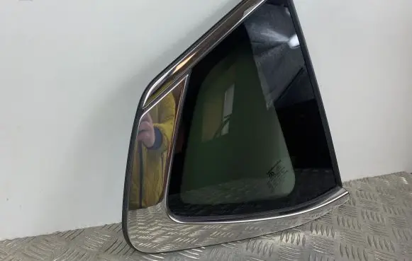 SsangYong Rexton Rear side window