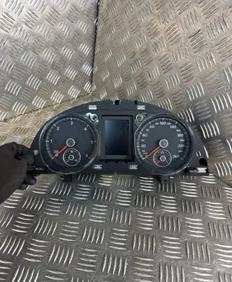 Speedometer (instrument cluster)