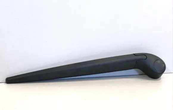 Rear wiper blade arm