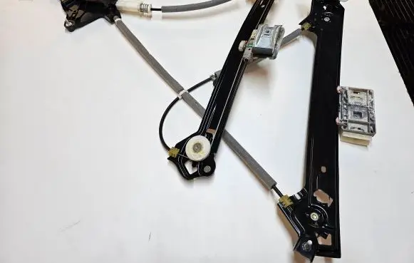 Ford Mustang VI Front door electric window regulator C22251103LH R9CRBC22251103LH 990234300