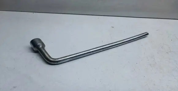 BMW 5 GT F07 Wheel nut wrench 