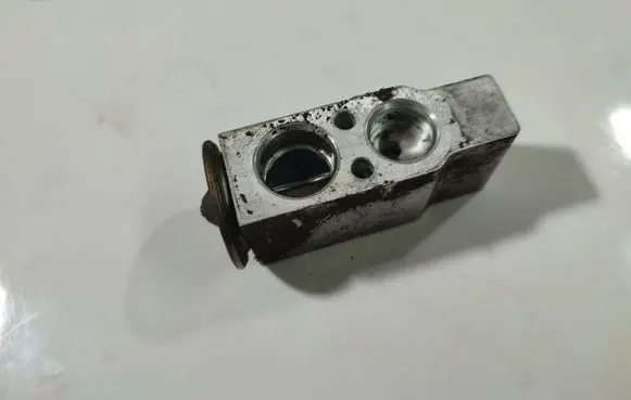 Toyota Yaris Air conditioning (A/C) expansion valve 