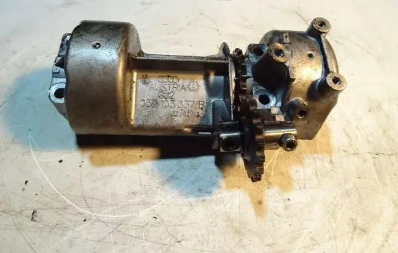 Audi A6 S6 C5 4B Oil pump 059103337B