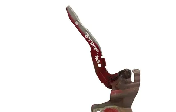 Engine bonnet/hood hinges