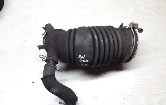 Toyota Avensis T270 Air intake hose/pipe