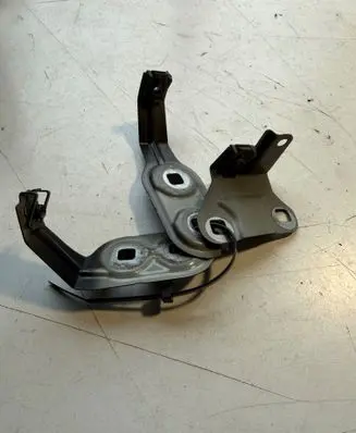BMW 5 F10 F11 Fender mounting bracket 