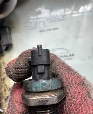 Renault Trafic II (X83) Fuel pressure sensor 0281002801