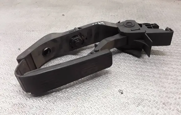 Mercedes-Benz C W203 Accelerator throttle pedal A2113000404