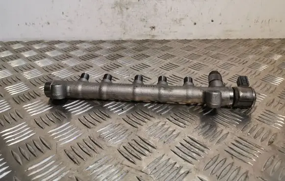Volvo XC60 Fuel main line pipe 31303612