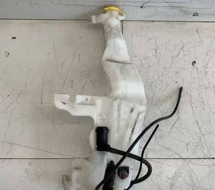 Jeep Grand Cherokee Windshield washer fluid reservoir/tank 57010719