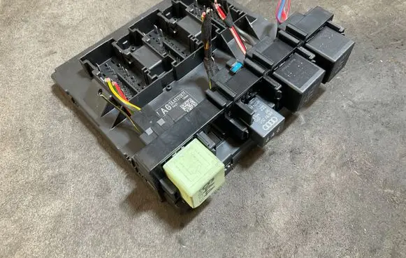 Volkswagen PASSAT B7 Comfort/convenience module 3AA937087F BCMPQ47 WK50413