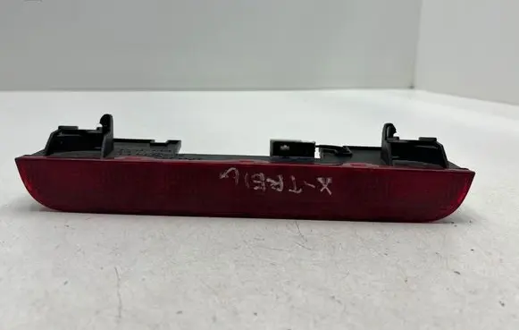 Nissan X-Trail T30 Third/center stoplight P1842