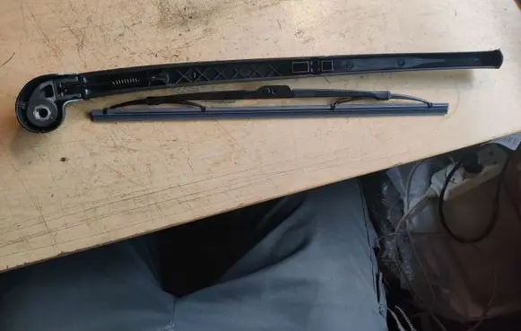 Audi A4 S4 B7 8E 8H Rear wiper blade 