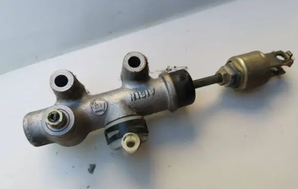 Toyota Previa (XR30, XR40) II Clutch master cylinder 2558