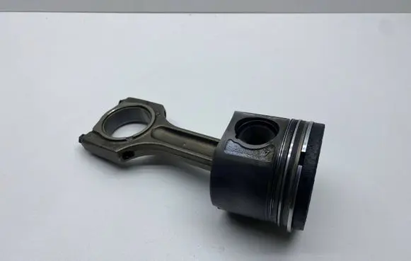 BMW 1 E81 E87 Piston with connecting rod