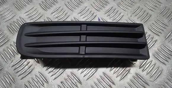 Toyota Avensis T220 Front bumper lower grill 5311205040