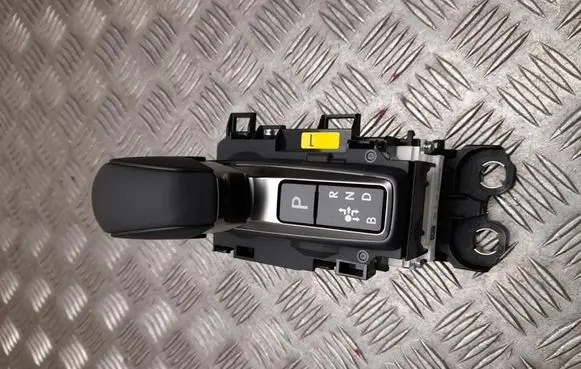 Lexus LBX Gear shifter/selector 75M432