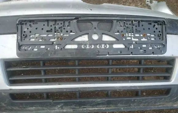 Volkswagen Golf IV Front bumper lower grill