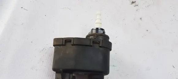 Headlight level adjustment motor