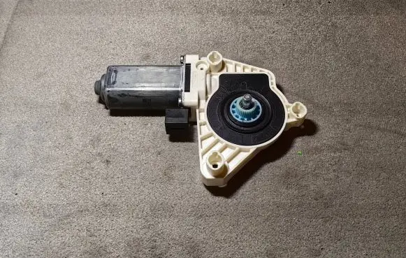 Audi Q3 8U Front door window regulator motor 5Q4959802B 1036C22941100 16043026039