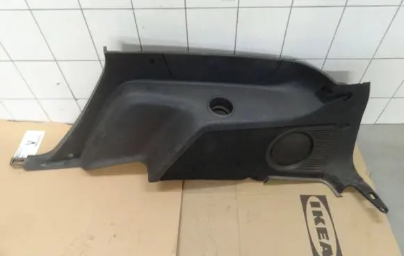 Chrysler Pacifica Tailgate/boot lid cover trim 