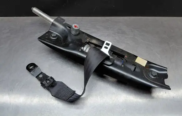 Volvo V70 Front seatbelt 6041213