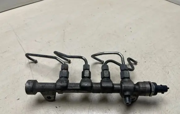 Opel Insignia A Fuel main line pipe 55576177 377577 0445214221