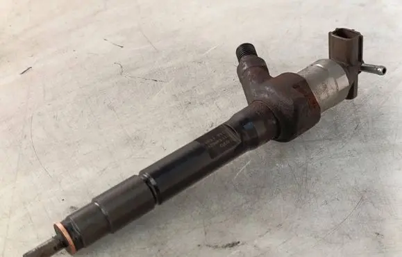 Audi A4 S4 B7 8E 8H Fuel injector R2AA13H50 01106N0257