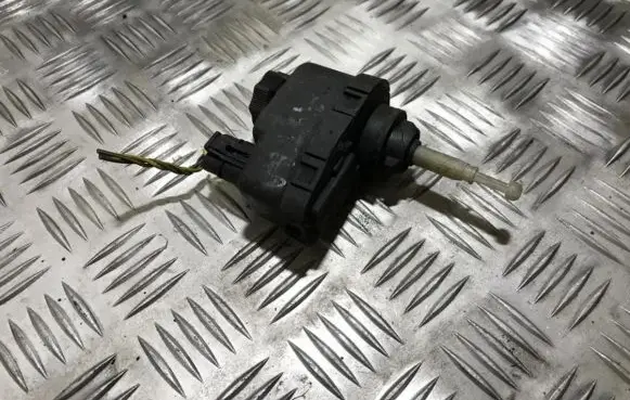 Opel Astra F Headlight level adjustment motor 0307851325