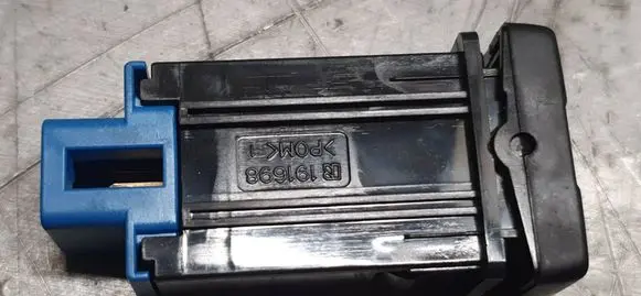 Toyota Auris E180 Seat heating switch 191698