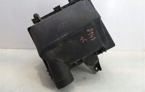 Volkswagen Transporter - Caravelle T4 Air filter box 028129607M